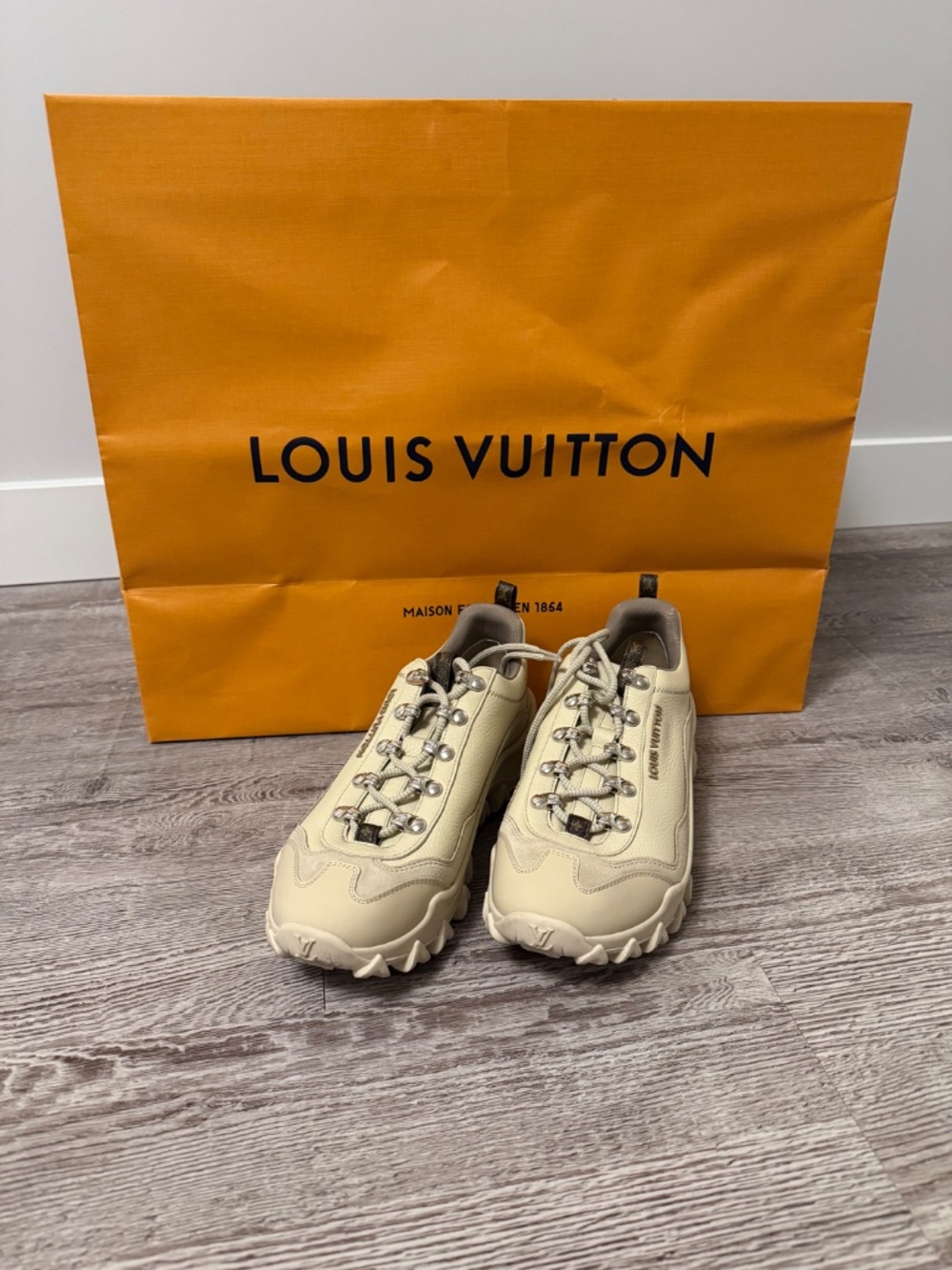 Woman sneakers - Picture 2 of 3